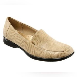 Trotters Jenn Mini Dot Slip On Loafers NWOT